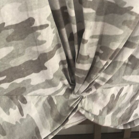 Lucky Brand Soft, camo Twist front sleeveless top size 1X ￼ - Picture 4 of 5